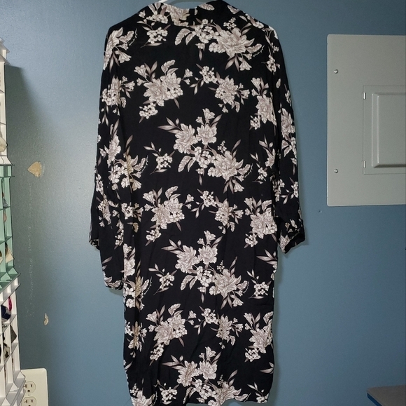 Black & White Floral Robe Spiritual Gangster OSFM - Picture 4 of 7